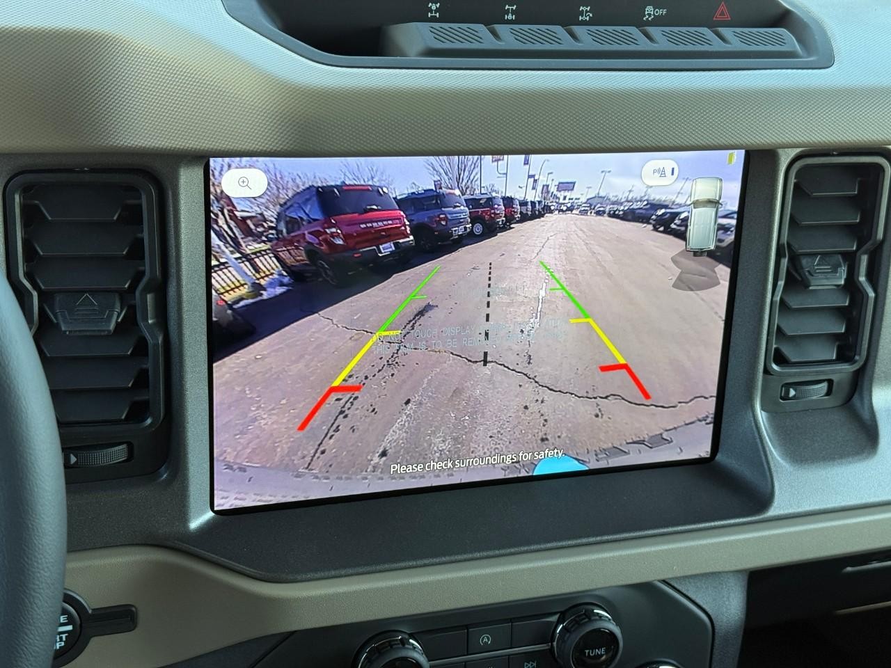 Ford Bronco Vehicle Full-screen Gallery Image 17