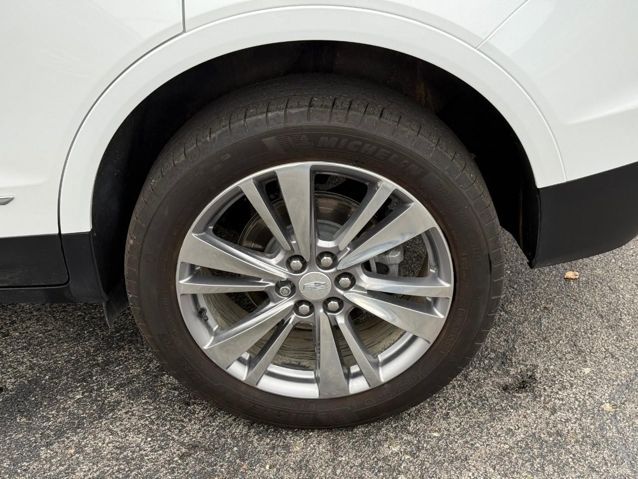 Cadillac XT5 Vehicle Full-screen Gallery Image 05