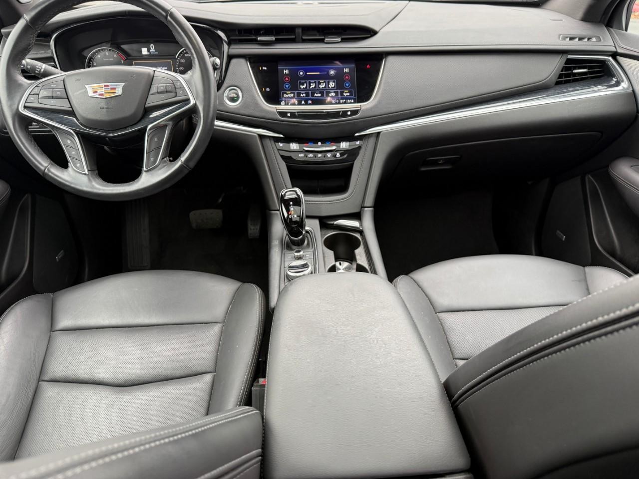Cadillac XT5 Vehicle Full-screen Gallery Image 07