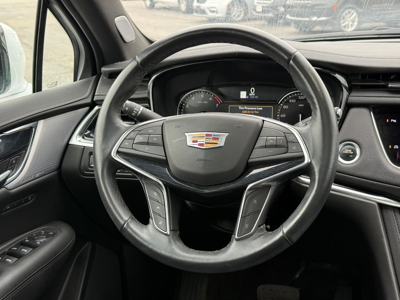Cadillac XT5 Vehicle Full-screen Gallery Image 08