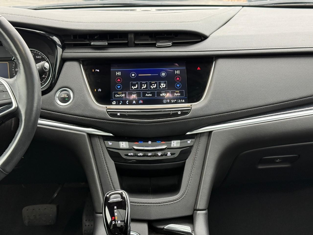 Cadillac XT5 Vehicle Full-screen Gallery Image 09