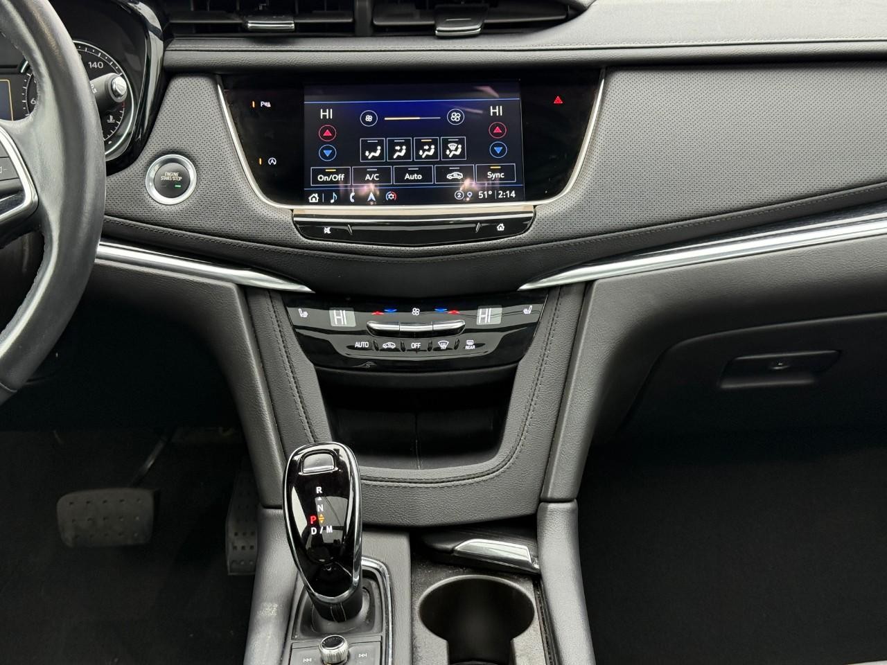 Cadillac XT5 Vehicle Full-screen Gallery Image 10