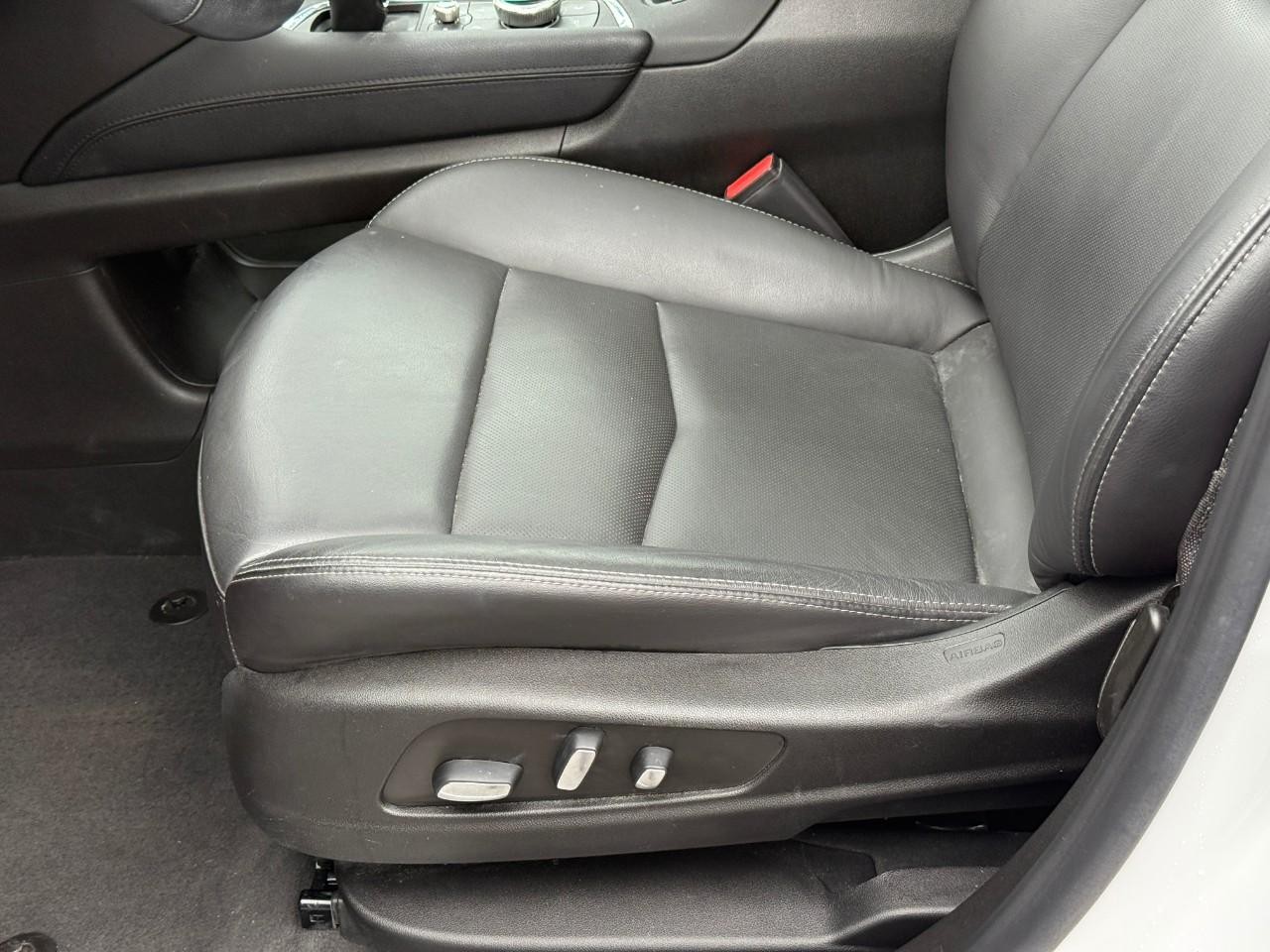 Cadillac XT5 Vehicle Full-screen Gallery Image 14