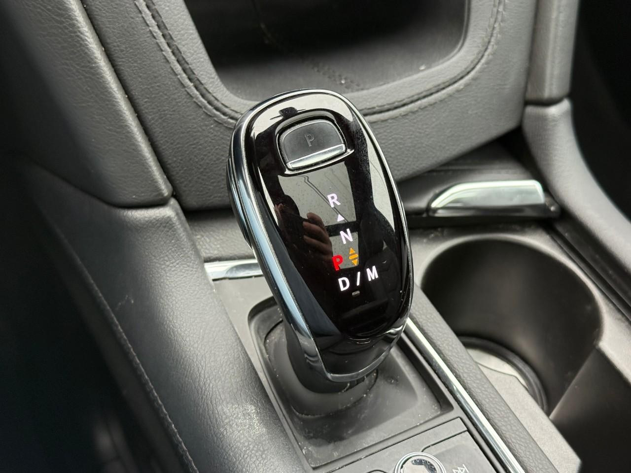 Cadillac XT5 Vehicle Full-screen Gallery Image 18