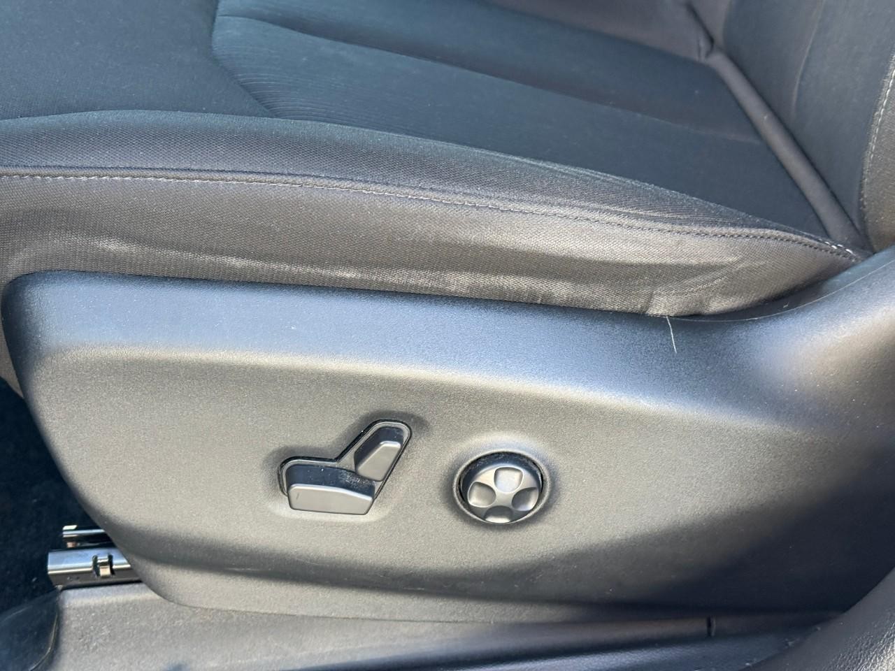 Chrysler Pacifica Vehicle Full-screen Gallery Image 19