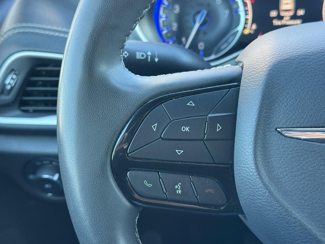 Chrysler Pacifica Vehicle Full-screen Gallery Image 20