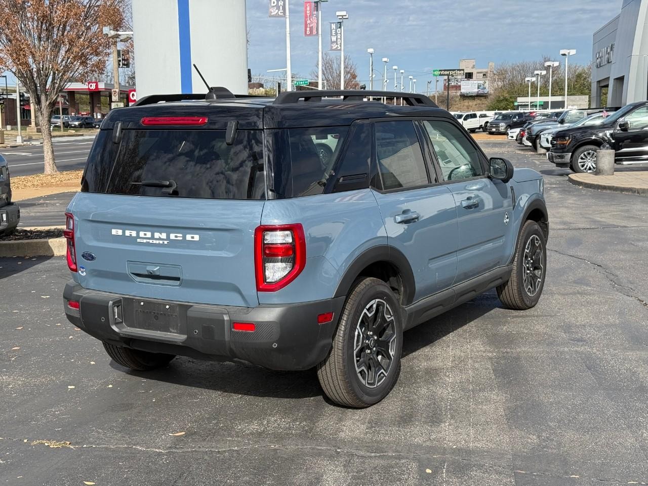 Ford Bronco Sport Vehicle Full-screen Gallery Image 03