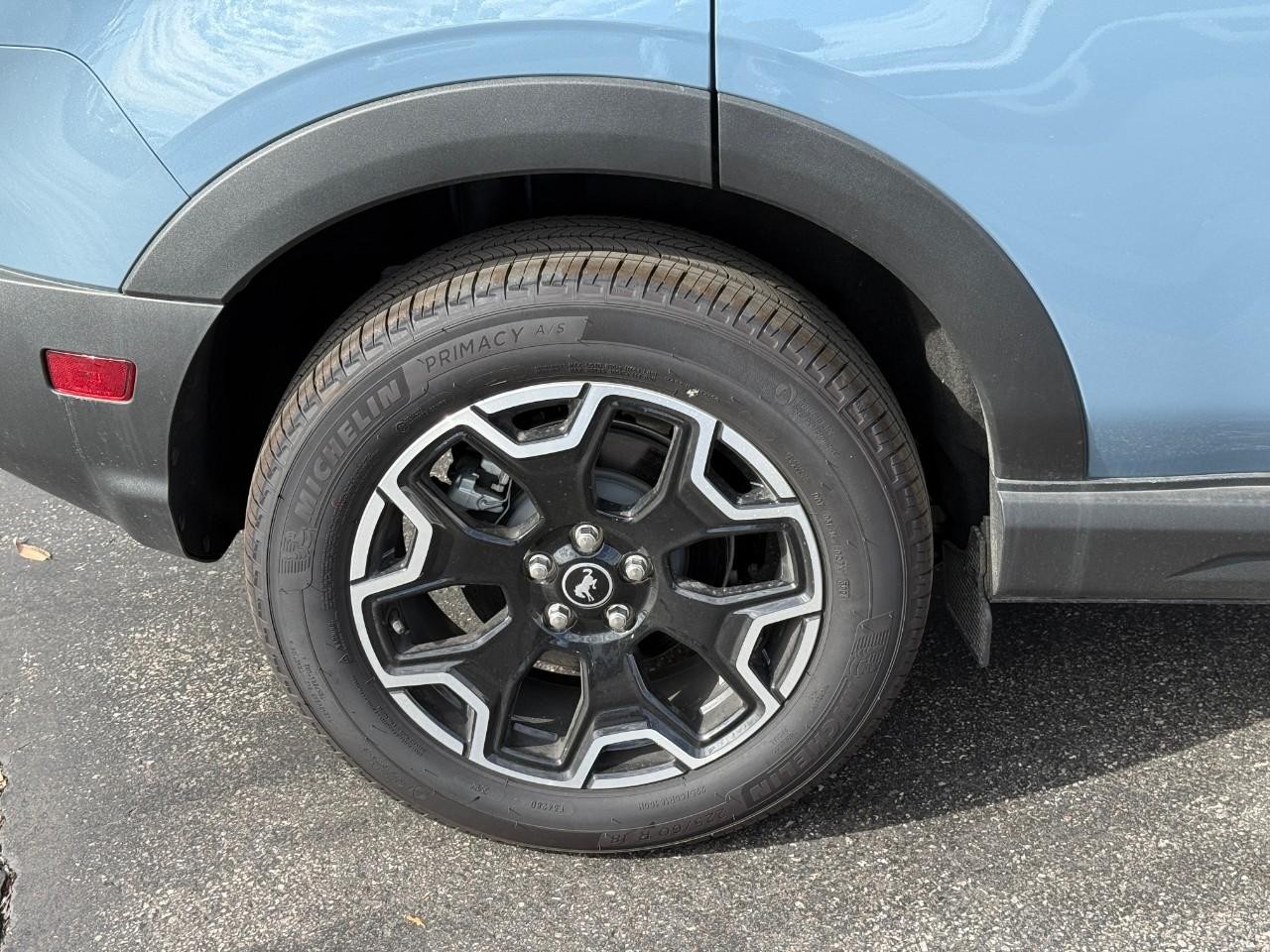 Ford Bronco Sport Vehicle Full-screen Gallery Image 04