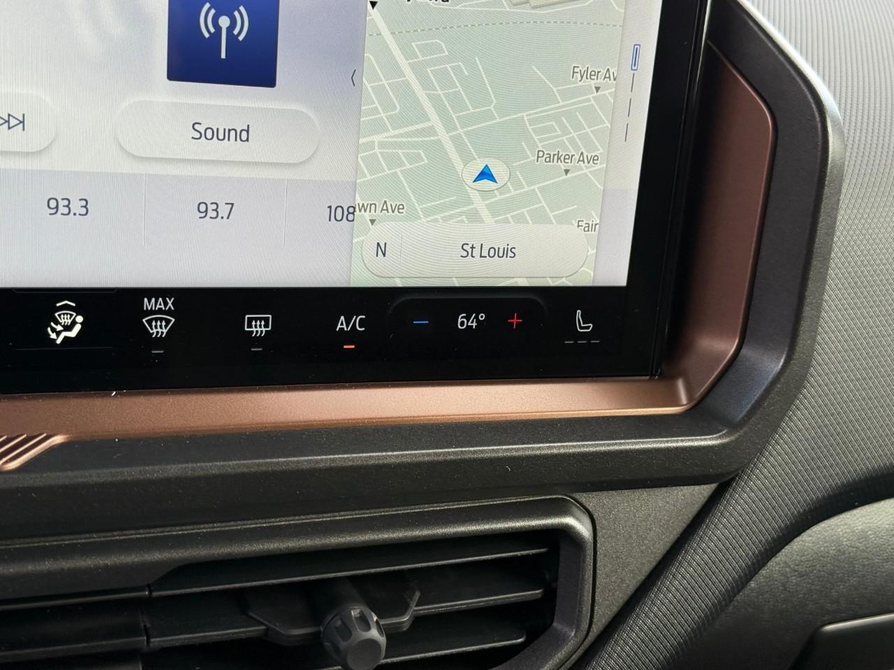 Ford Bronco Sport Vehicle Full-screen Gallery Image 17