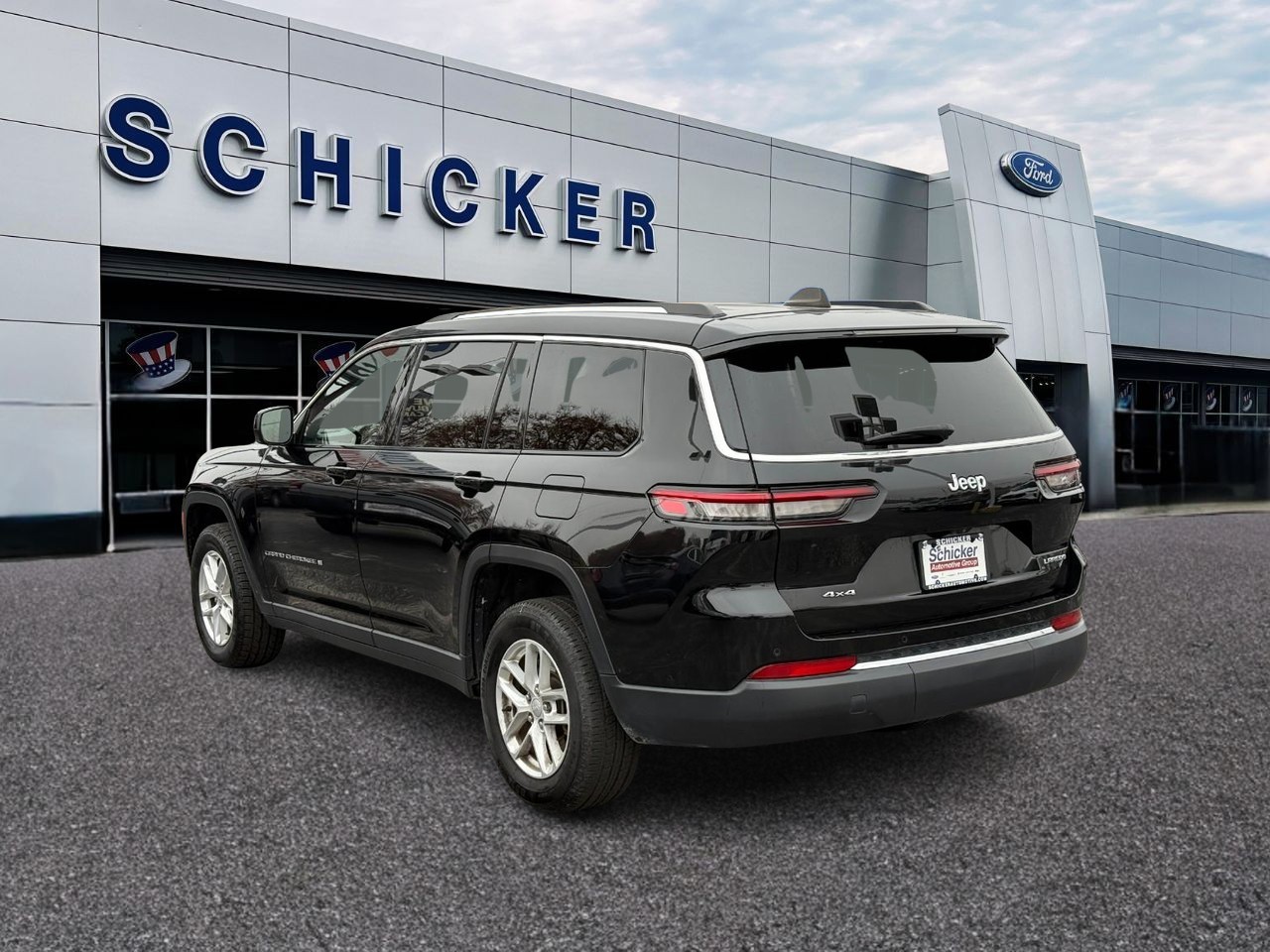 Jeep Grand Cherokee L Vehicle Full-screen Gallery Image 03