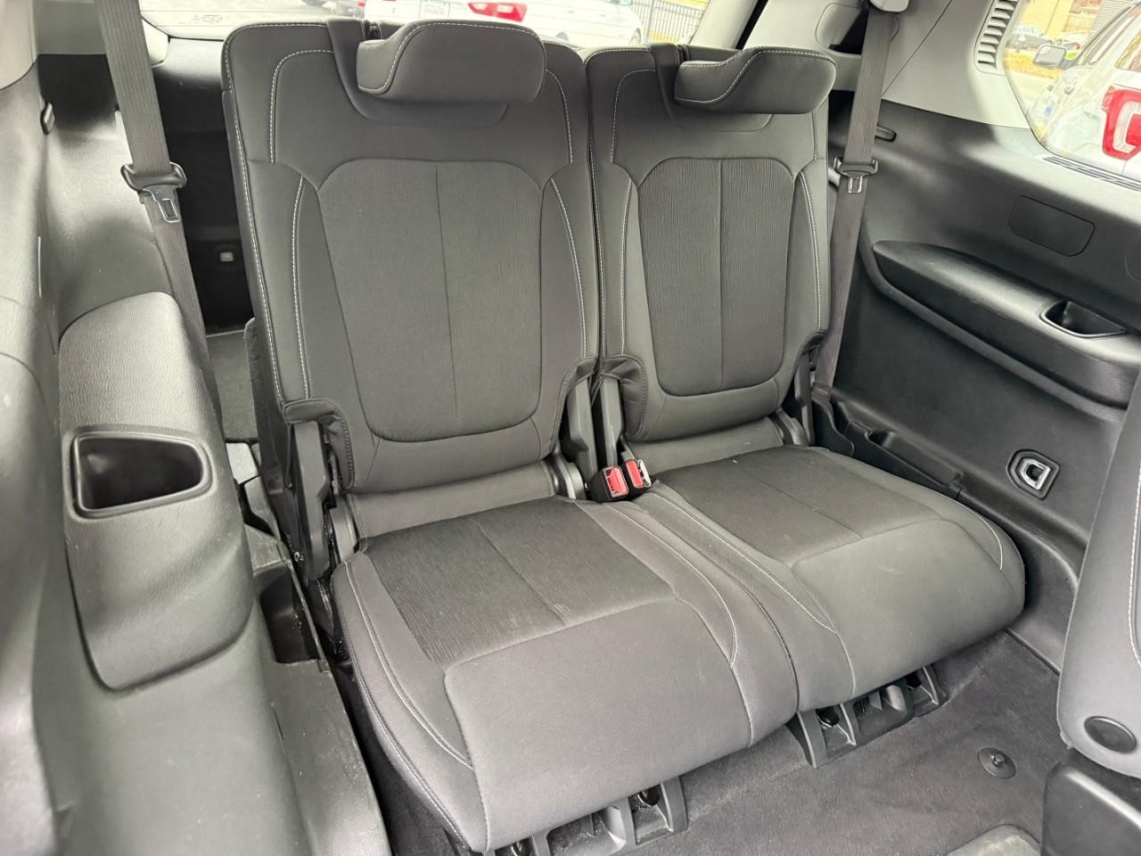 Jeep Grand Cherokee L Vehicle Full-screen Gallery Image 06