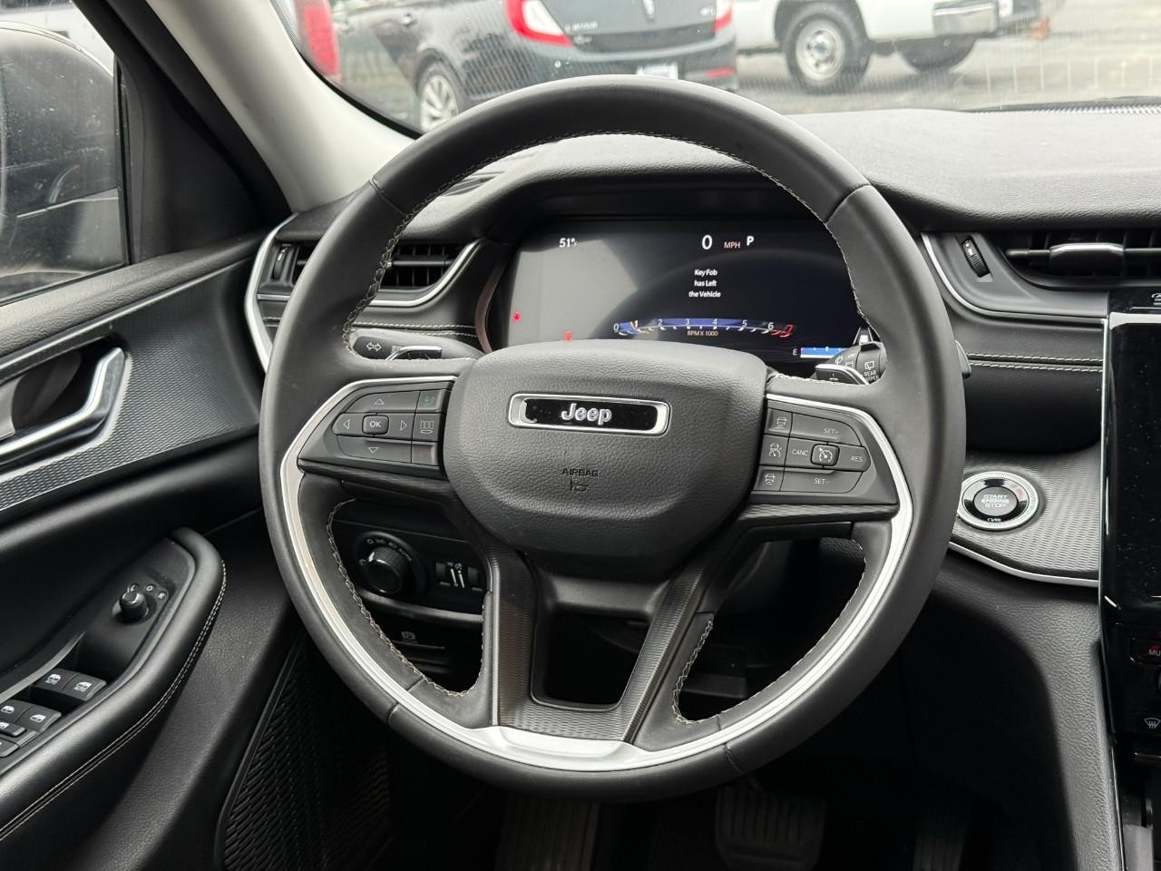 Jeep Grand Cherokee L Vehicle Full-screen Gallery Image 08