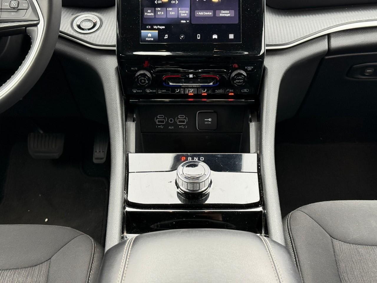 Jeep Grand Cherokee L Vehicle Full-screen Gallery Image 10