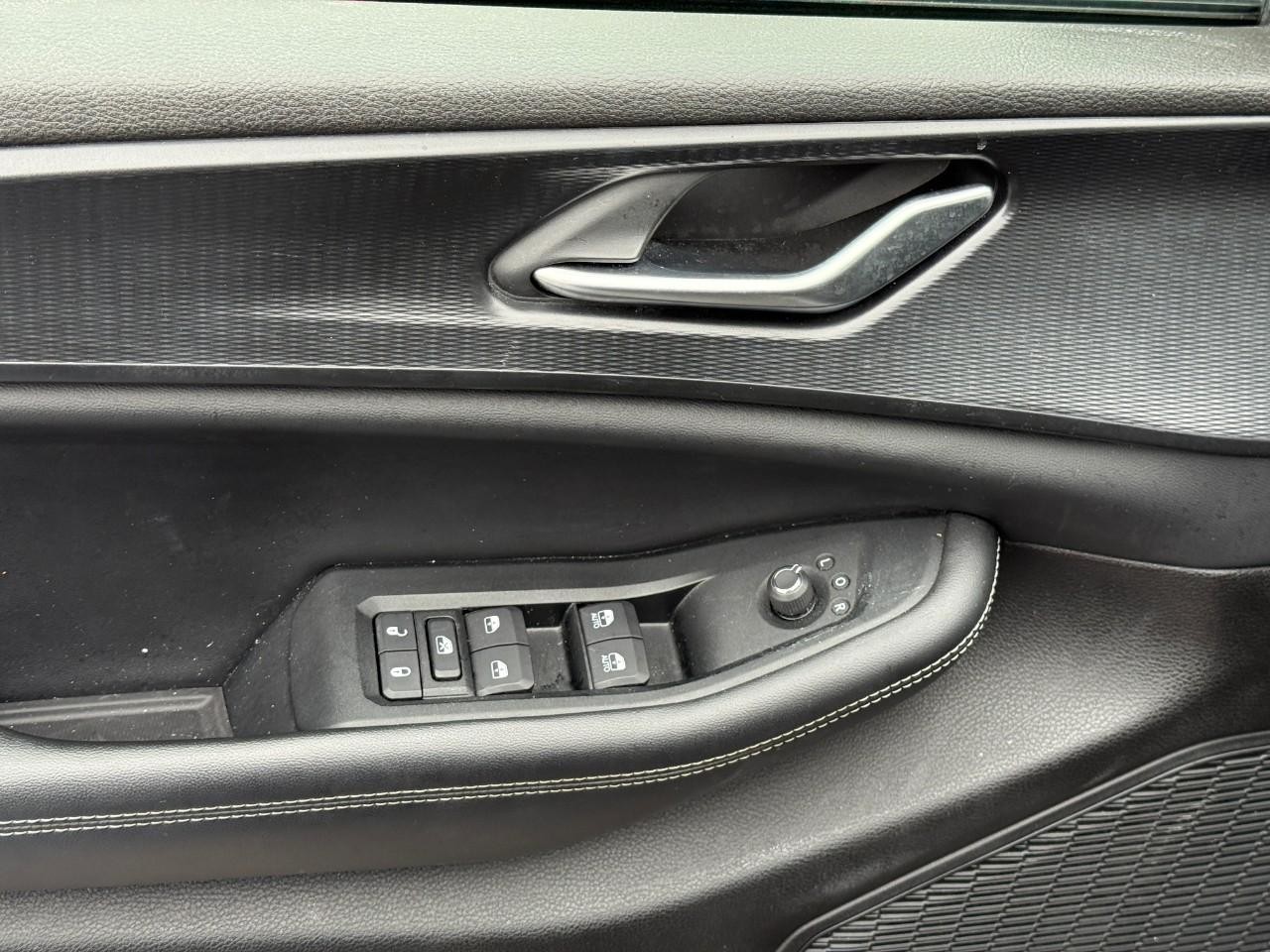 Jeep Grand Cherokee L Vehicle Full-screen Gallery Image 11