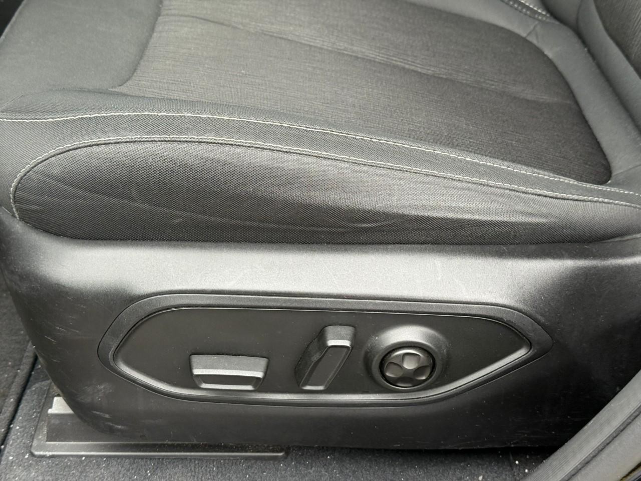 Jeep Grand Cherokee L Vehicle Full-screen Gallery Image 13