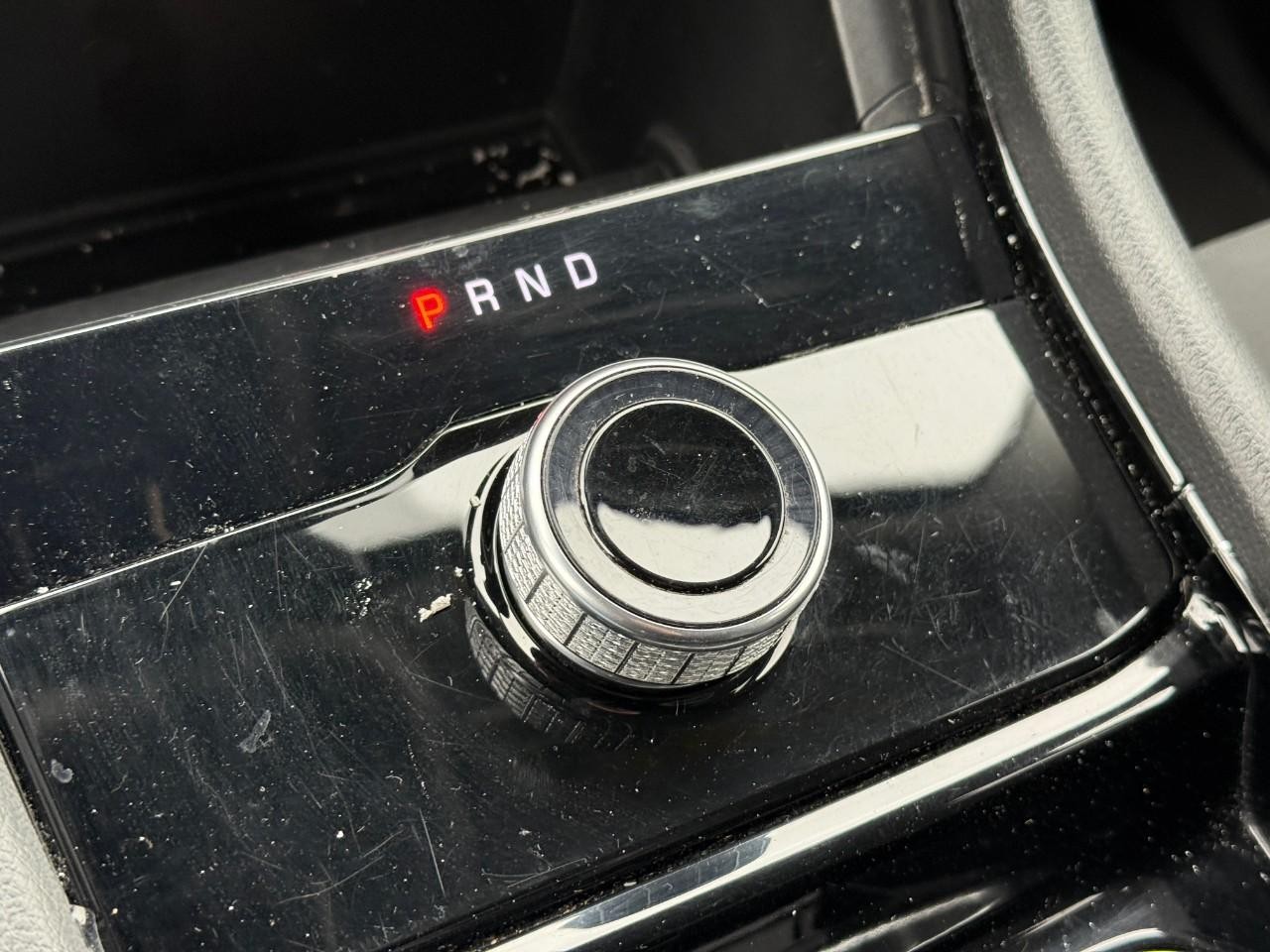 Jeep Grand Cherokee L Vehicle Full-screen Gallery Image 16