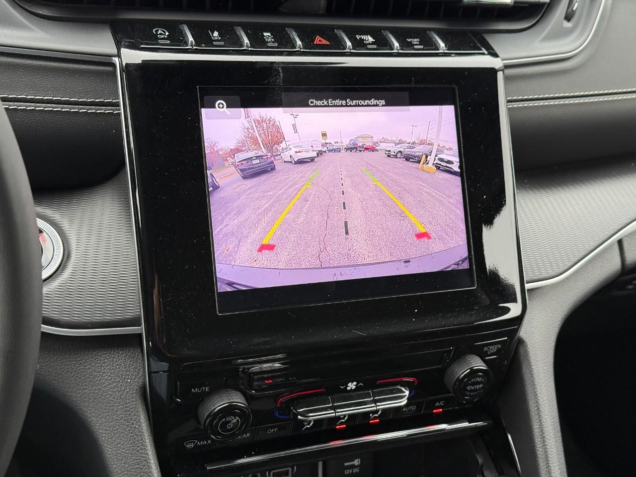 Jeep Grand Cherokee L Vehicle Full-screen Gallery Image 17