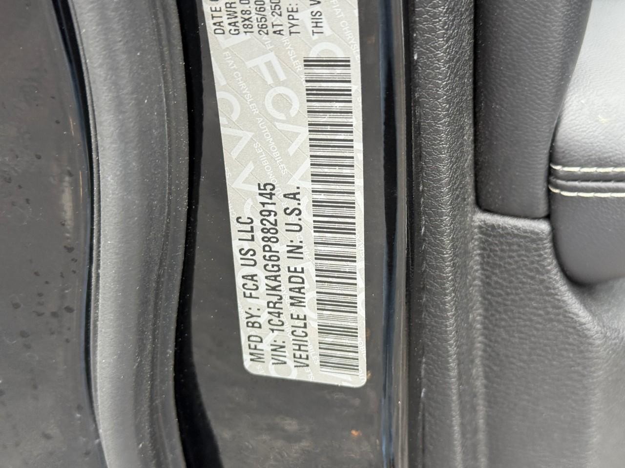 Jeep Grand Cherokee L Vehicle Full-screen Gallery Image 19