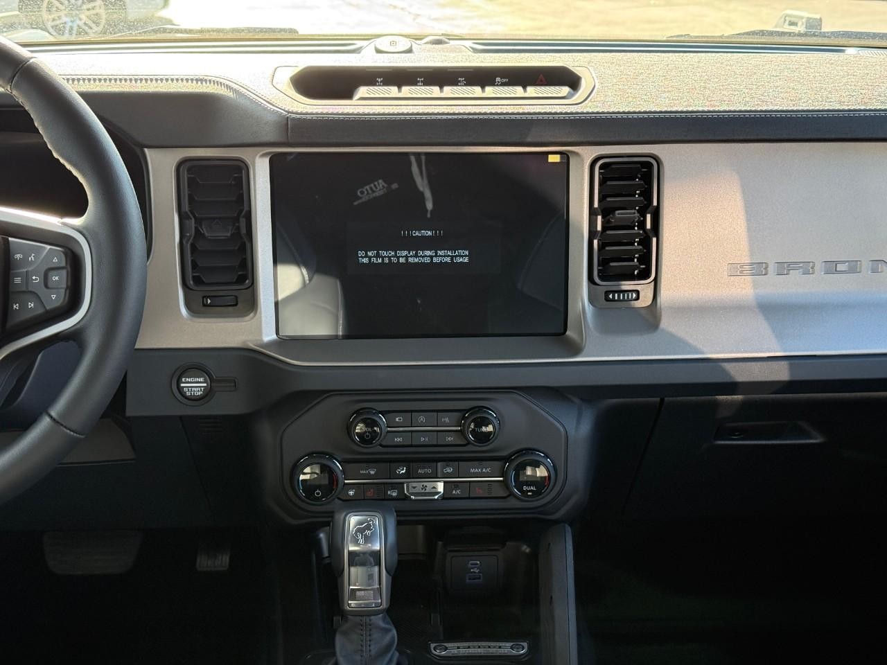 Ford Bronco Vehicle Full-screen Gallery Image 08