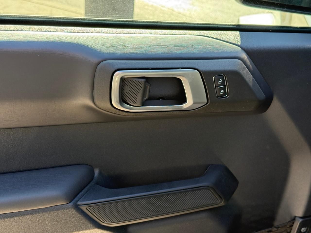 Ford Bronco Vehicle Full-screen Gallery Image 10