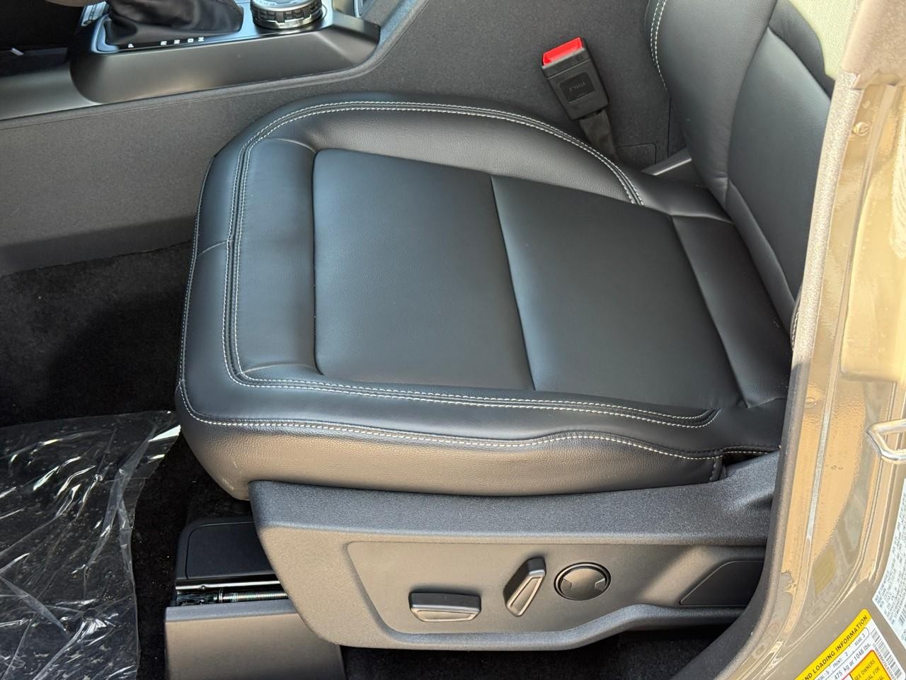 Ford Bronco Vehicle Full-screen Gallery Image 11