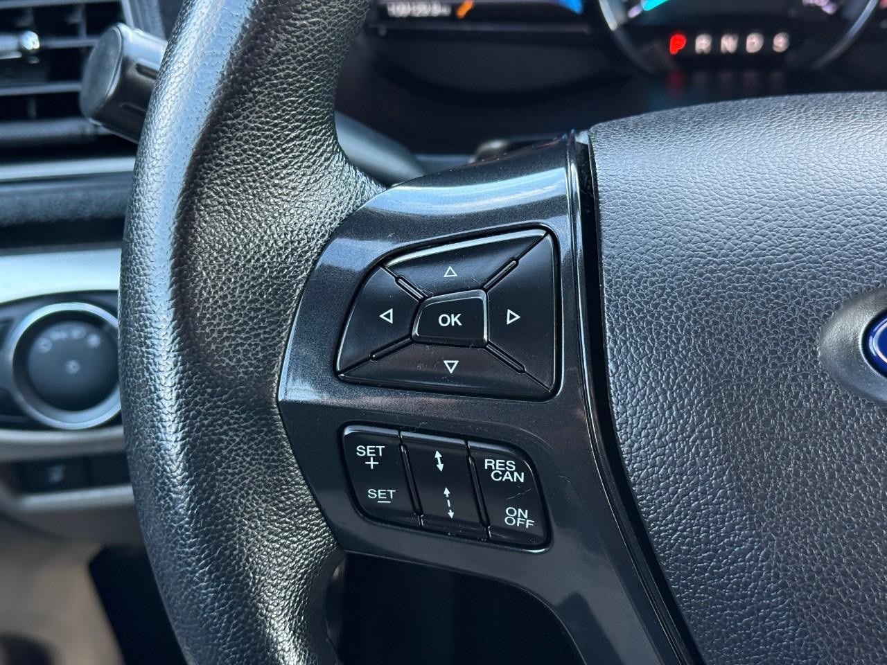 Ford Explorer Vehicle Full-screen Gallery Image 18