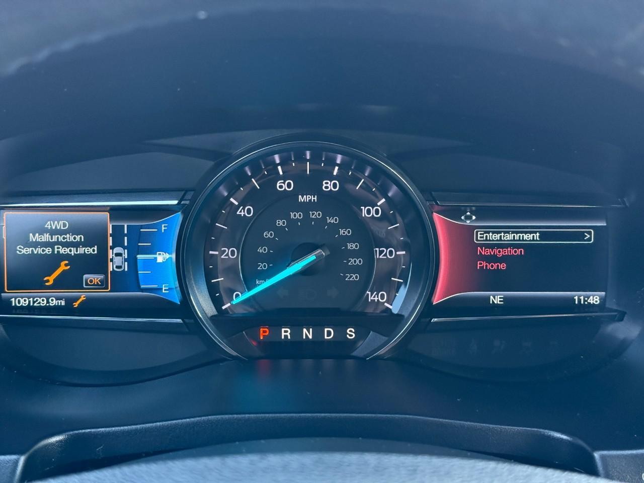 Ford Explorer Vehicle Full-screen Gallery Image 19