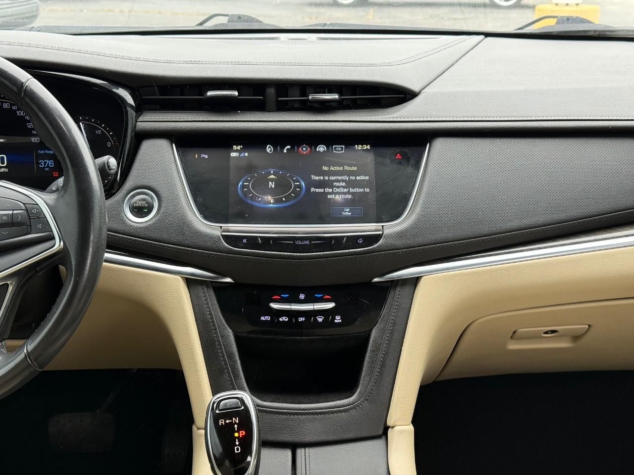 Cadillac XT5 Vehicle Full-screen Gallery Image 13