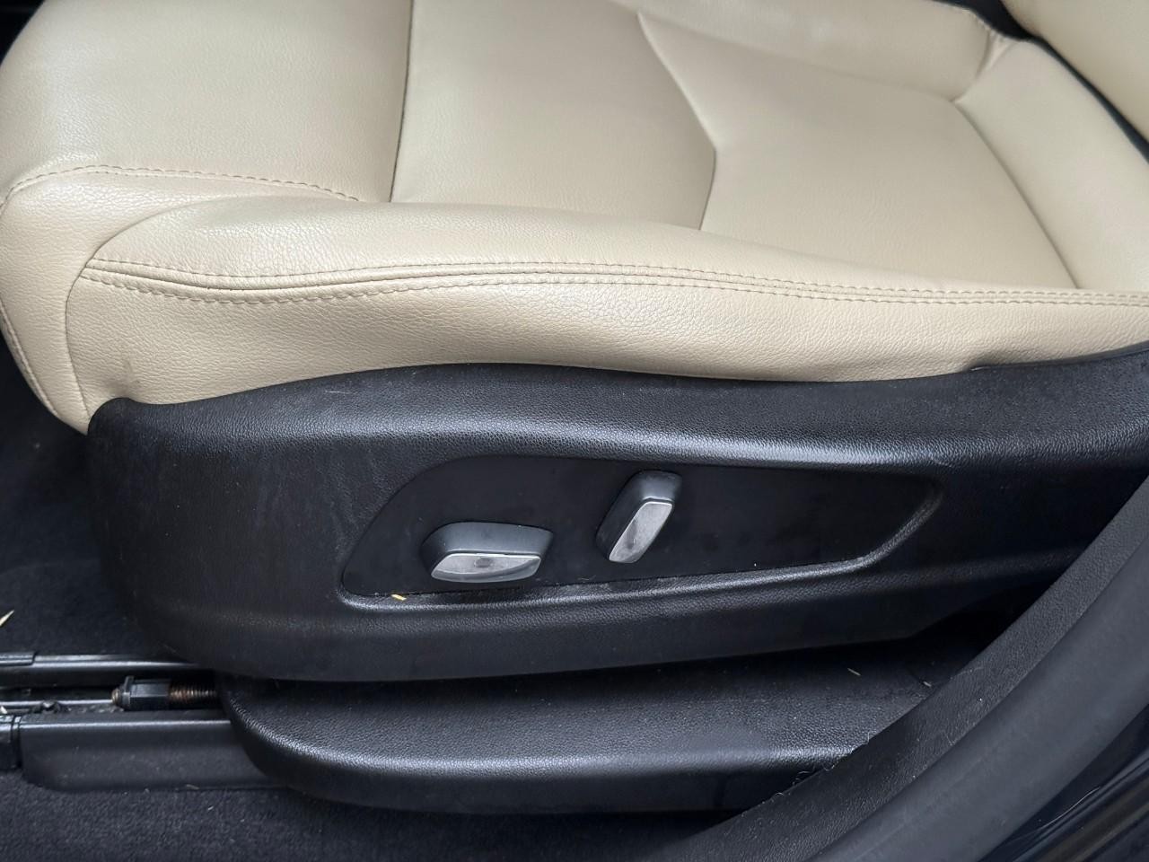 Cadillac XT5 Vehicle Full-screen Gallery Image 18