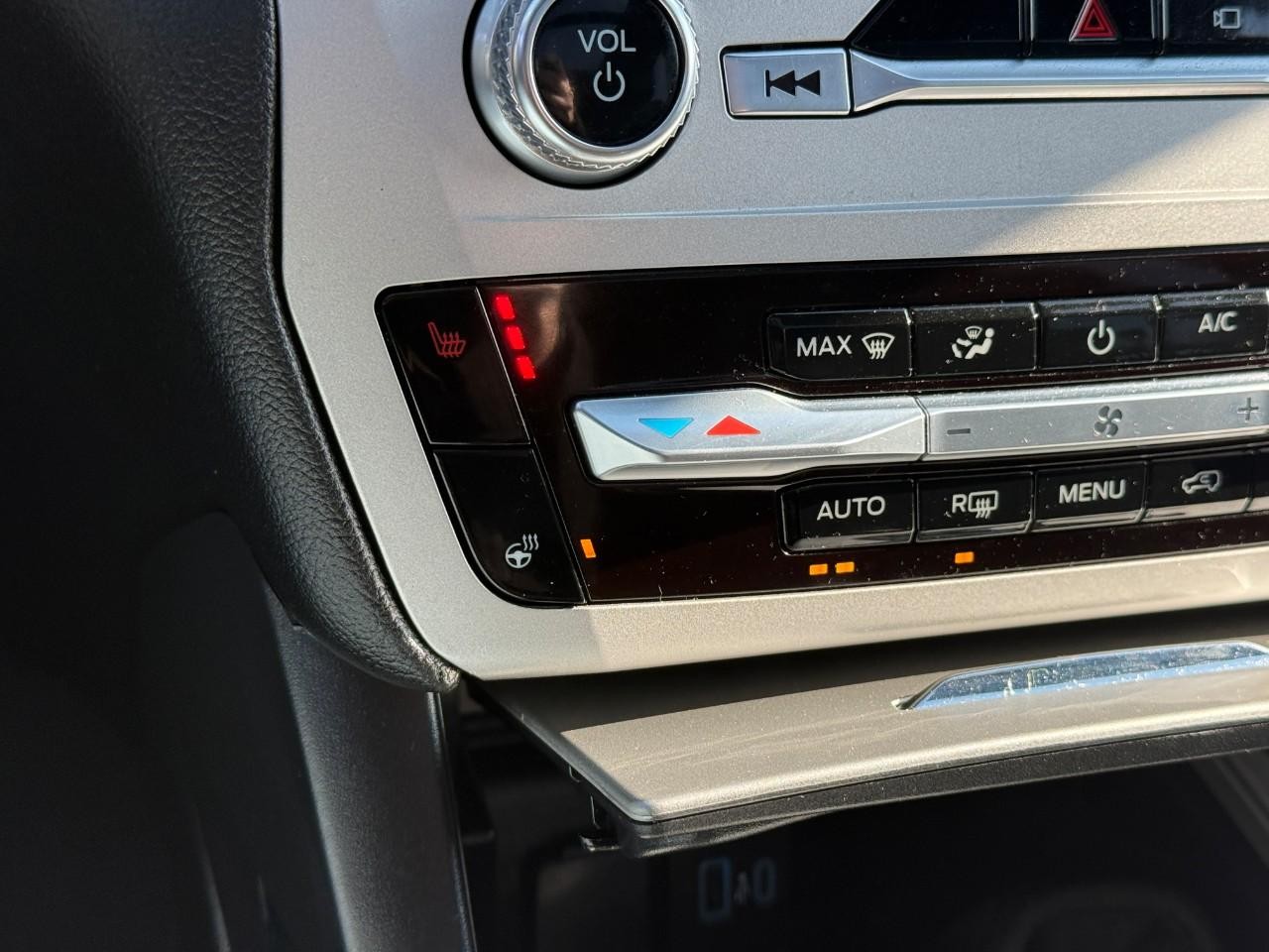 Ford Explorer Vehicle Full-screen Gallery Image 20