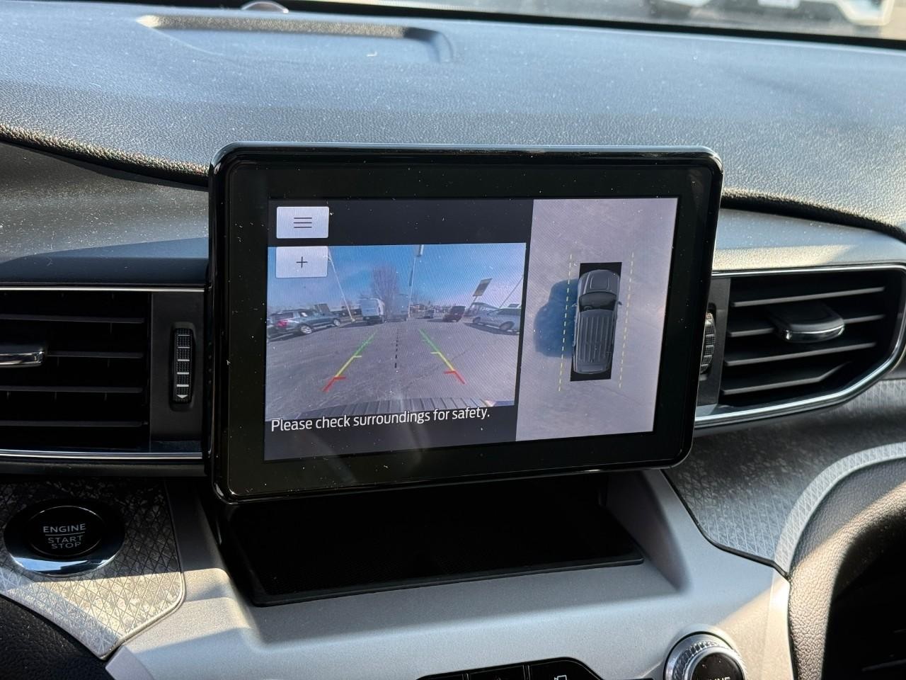 Ford Explorer Vehicle Full-screen Gallery Image 21