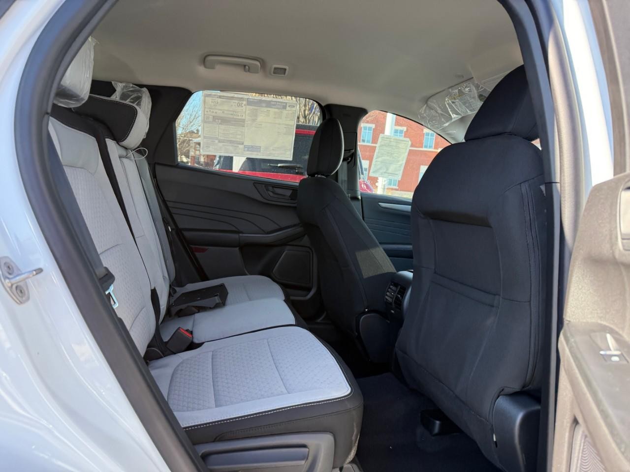 Ford Escape Vehicle Full-screen Gallery Image 05