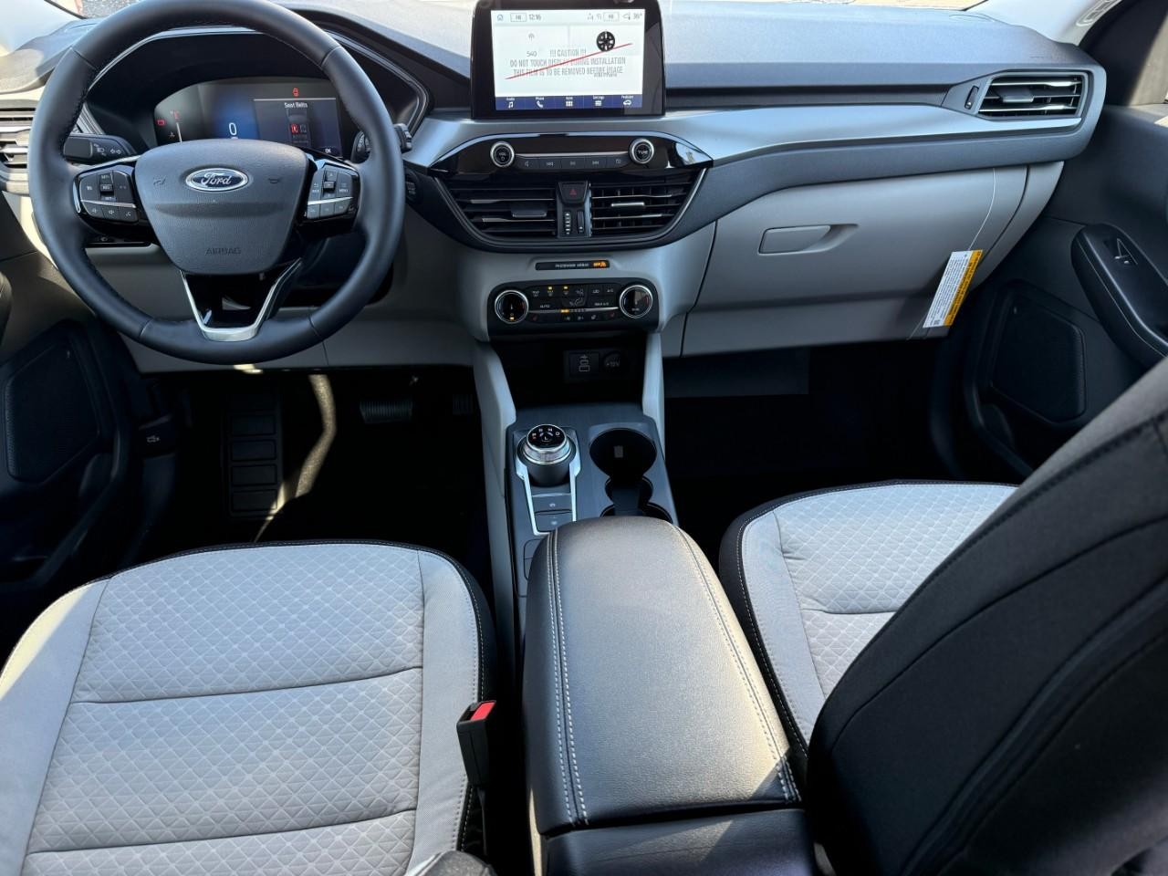 Ford Escape Vehicle Full-screen Gallery Image 06