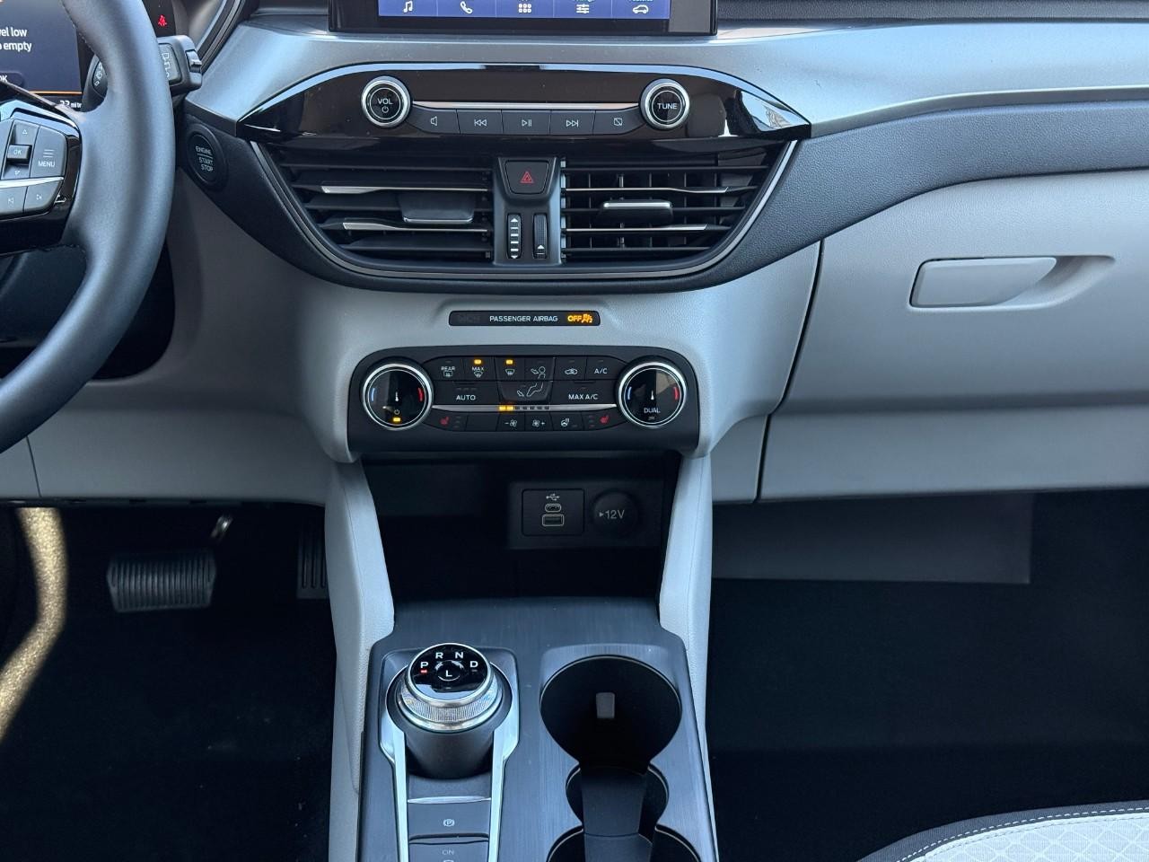 Ford Escape Vehicle Full-screen Gallery Image 09