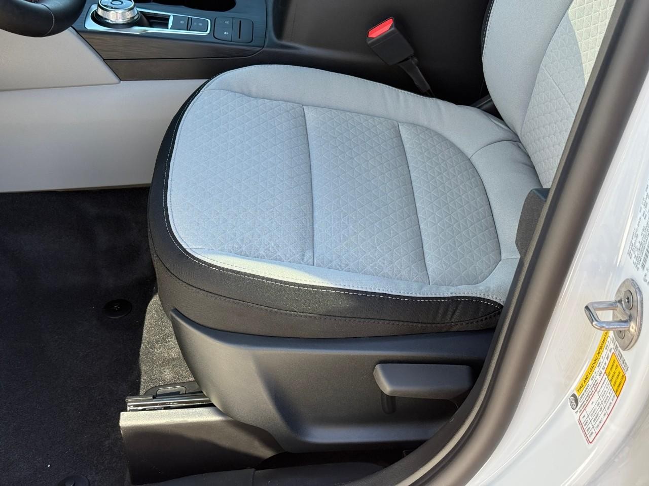 Ford Escape Vehicle Full-screen Gallery Image 12