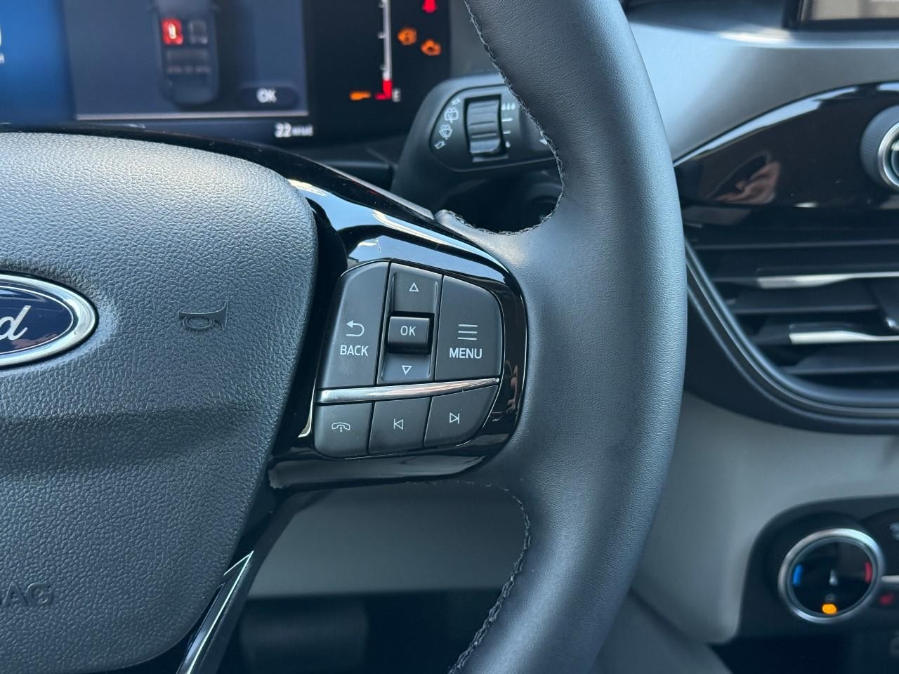 Ford Escape Vehicle Full-screen Gallery Image 14