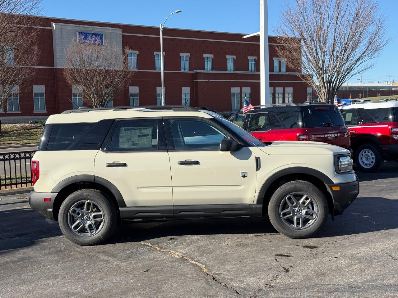 Ford Bronco Sport Vehicle Full-screen Gallery Image 02