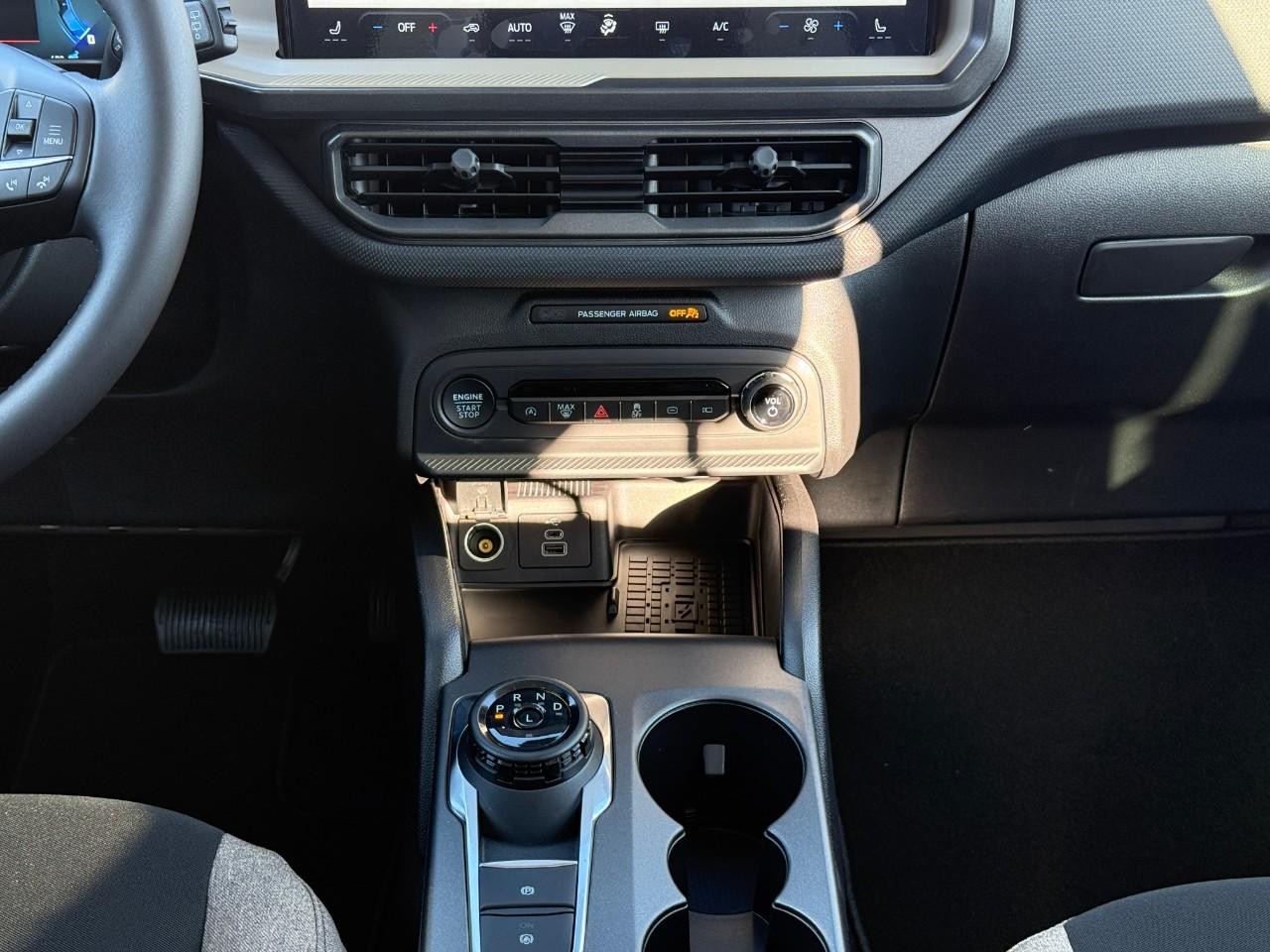 Ford Bronco Sport Vehicle Full-screen Gallery Image 09