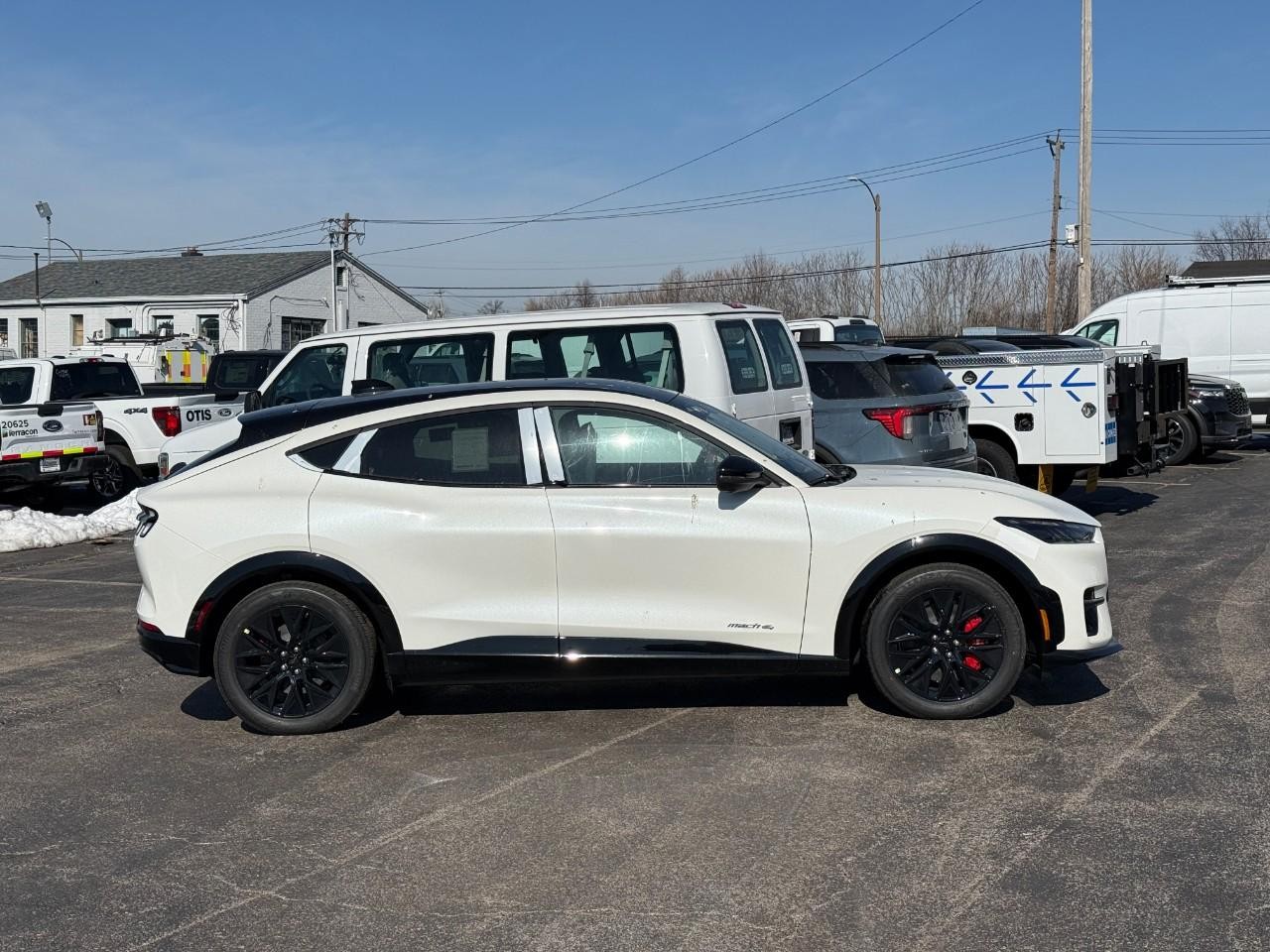 Ford Mustang Mach-E Vehicle Full-screen Gallery Image 02