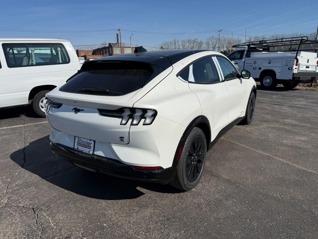 Ford Mustang Mach-E Vehicle Full-screen Gallery Image 03