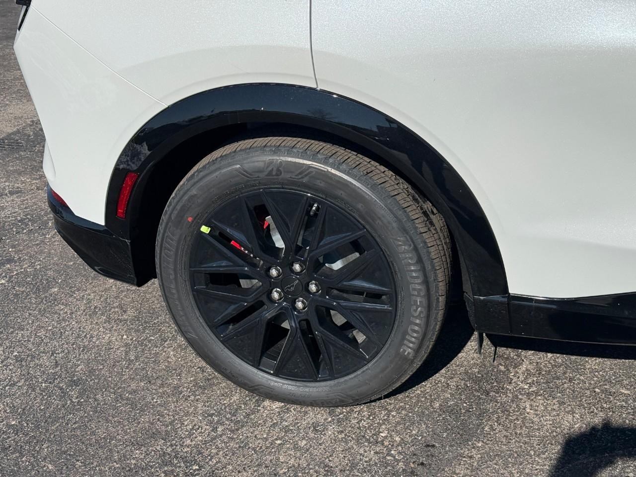 Ford Mustang Mach-E Vehicle Full-screen Gallery Image 04