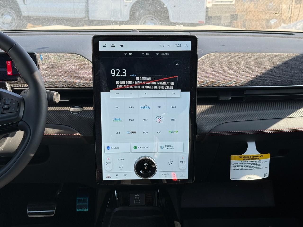 Ford Mustang Mach-E Vehicle Full-screen Gallery Image 07