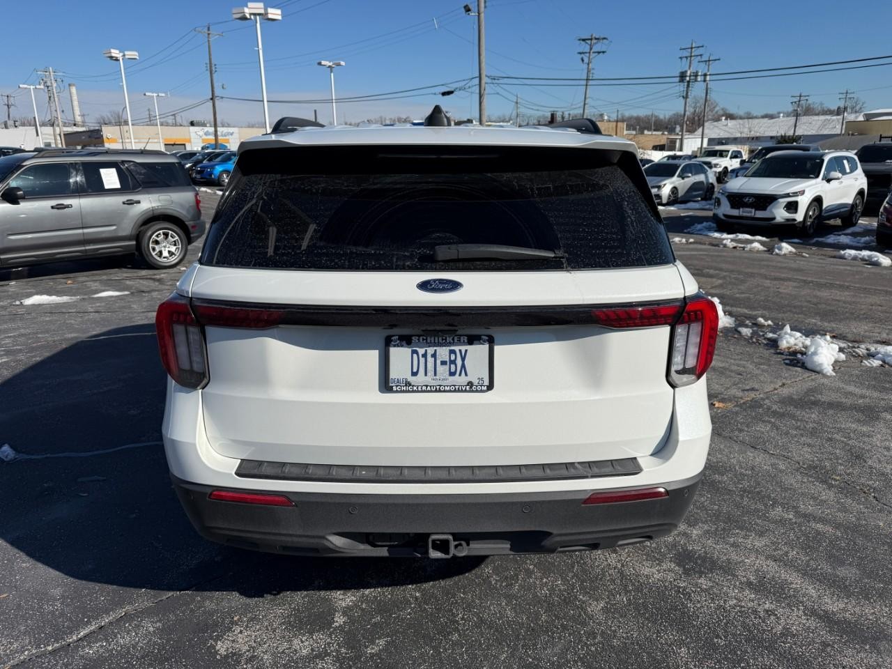 Ford Explorer Vehicle Full-screen Gallery Image 07