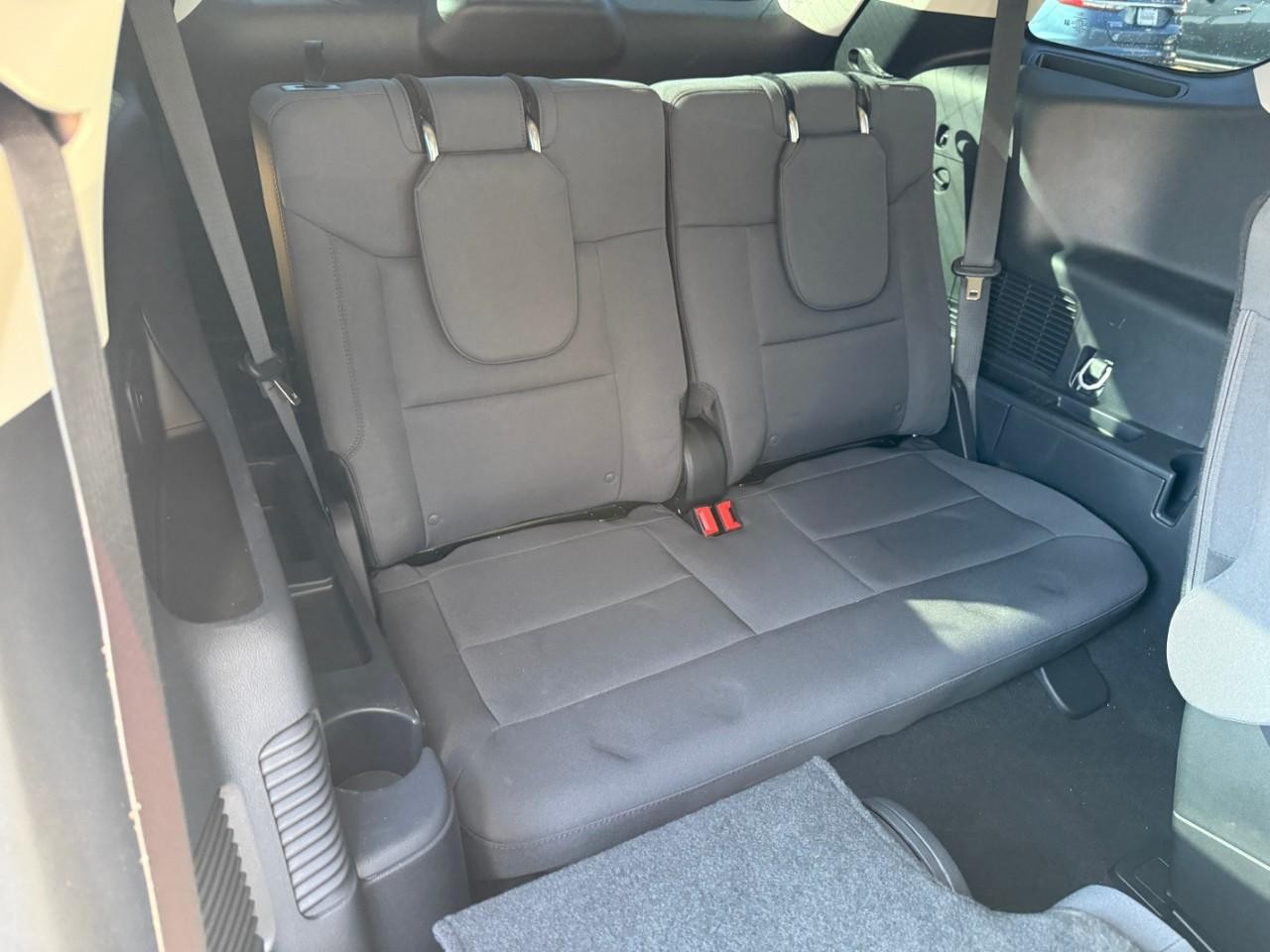 Ford Explorer Vehicle Full-screen Gallery Image 10