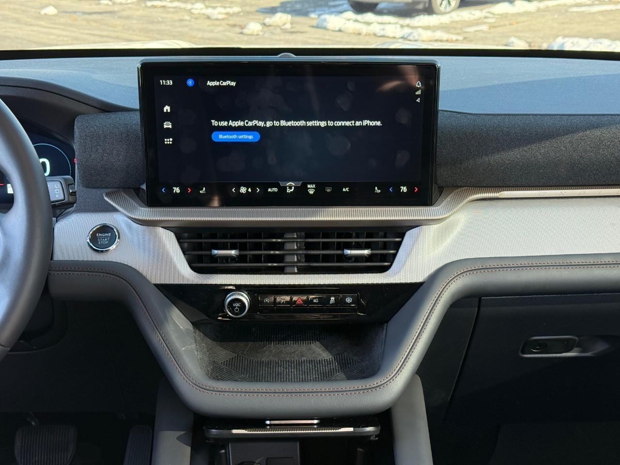 Ford Explorer Vehicle Full-screen Gallery Image 13