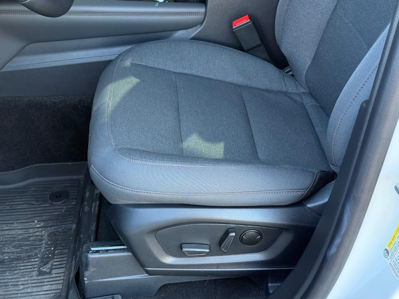 Ford Explorer Vehicle Full-screen Gallery Image 18