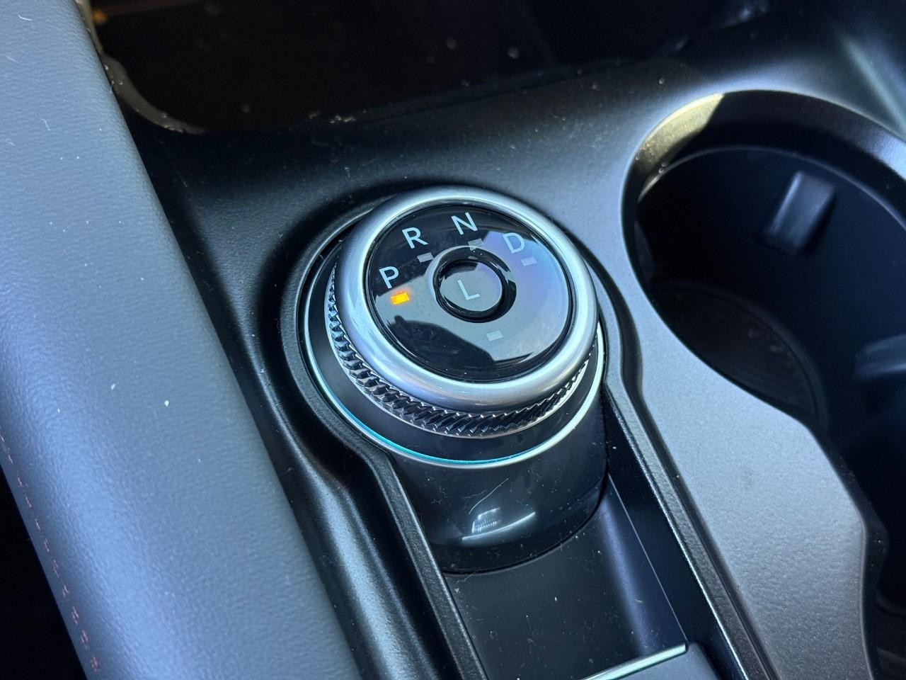 Ford Explorer Vehicle Full-screen Gallery Image 22