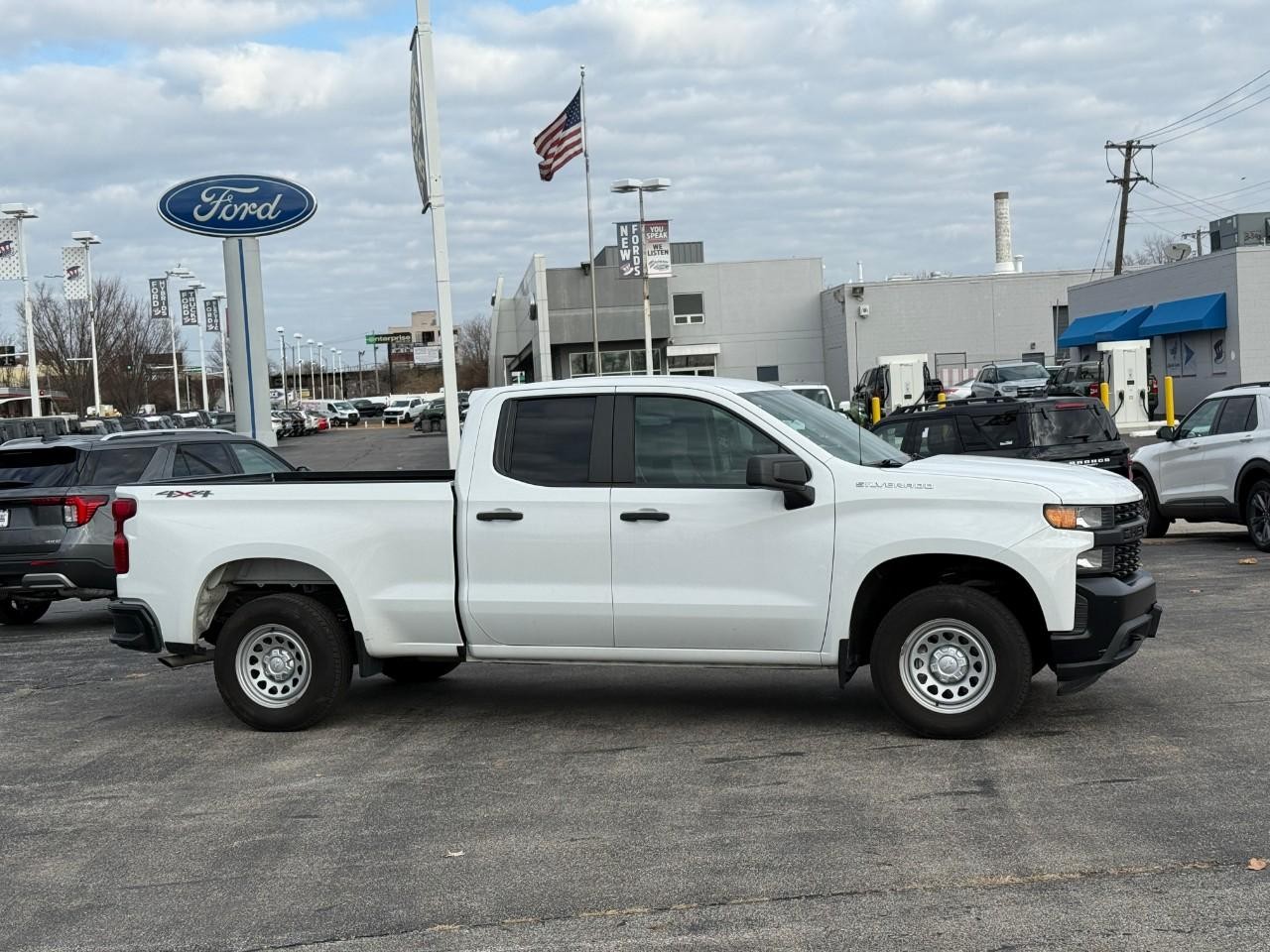 Chevrolet Silverado 1500 Vehicle Full-screen Gallery Image 05