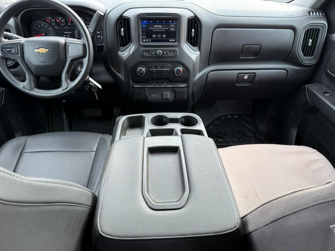Chevrolet Silverado 1500 Vehicle Full-screen Gallery Image 11