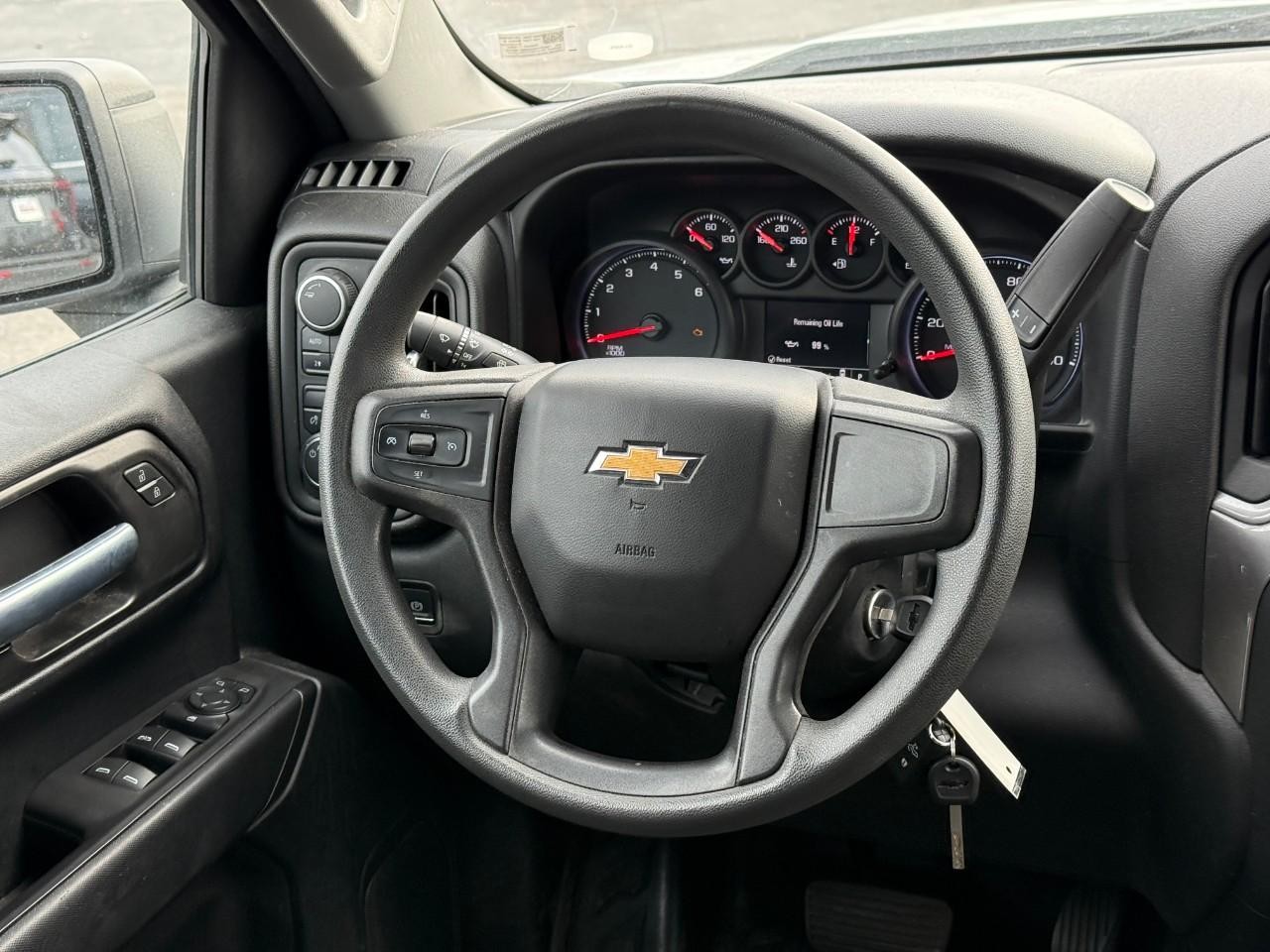 Chevrolet Silverado 1500 Vehicle Full-screen Gallery Image 12